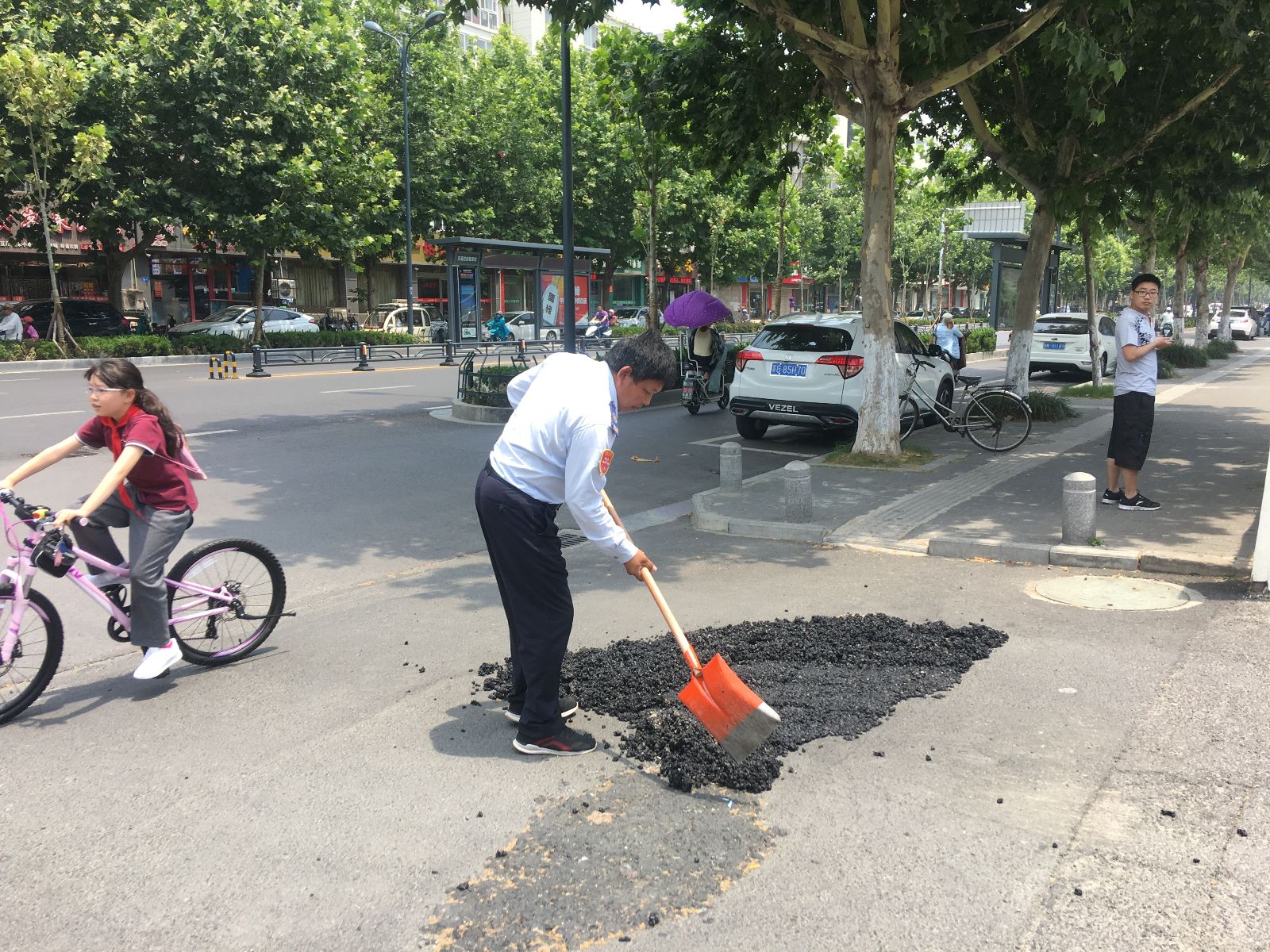 公交駕駛員陸啟正助力文明城市創建